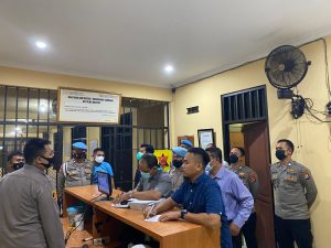 Pastikan Piket Siaga Lengkap, Bidpropam Polda Banten Cek Apel Malam