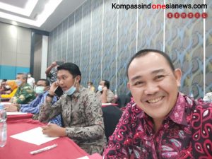 Asisten I H Alfirmansyah mengikuti rapat koordinasi pembahasan perbaikan jalur akses pendistribusian BBM,
