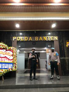 Pastikan Kondusif, Personel Bidpropam Patroli Malam di Lingkungan Polda Banten