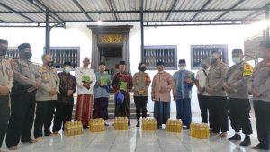 Kapolsek Tambora Polres Metro Jakarta Barat Kompol Rosana Albertina Labobar Melaksanakan Safari Ramadhan di Masjid – Masjid Wilayah Tambora Jakarta Barat.