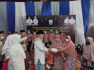 Peringati Nuzulul Quran,  Dinas Pendidikan Kota Palembang Memberi Santunan Ke Anak Yatim