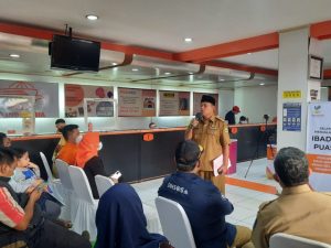 Wagub Jabar Tinjau Peyaluran BLT Minyak Goreng di Depok