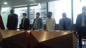 Hotman Paris Hutapea Hengkang Dari Peradi, Mengapa?