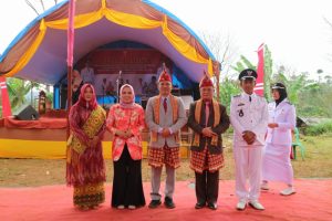 Bupati lampung barat,  H. parosil mabsus lantik 3(tiga)  peratin terpilih di kecamatan pagar dewa
