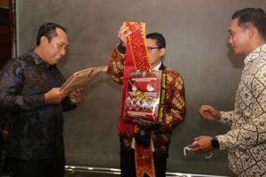 BUPATI POPO ALI PAPARKAN POTENSI PARIWISATA OKU SELATAN KEPADA MENTERI SANDIAGA SALAHUDDIN UNO