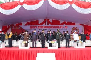 Peringati HUT Bhayangkara ke 76, Polres Gresik Gelar Apel hingga Pasar Rakyat