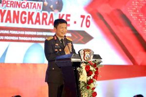 Penghargaan Tan Hana Dharma Mangrwa Dianugrahkan Kapolda Jatim di Acara Puncak Hari Bhayangkara ke 76