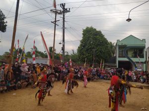 WARGA DUSUN DANAKERTA MERIAHKAN HUT RI KE 77 GELAR BER BAGAI LOMBA DAN PENTAS SENI
