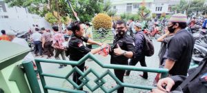 Jum’at Berkah, Forum Wartawan Jakarta Indonesia Jakarta barat (FWJI) Berbagi 200 Nasi Bungkus