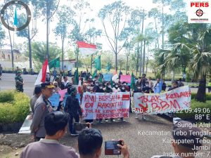 HMI kabupaten Tebo menolak keras wacana pemerintah untuk menaikkan harga BBM