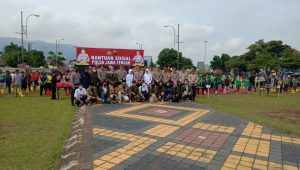Ringankan Beban Masyarakat Terdampak Penyesuaian Harga BBM, Polres Banjarnegara Salurkan Bantuan Polda Jateng