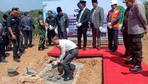 BUPATI POPO ALI AWALI PELETAKAN BATU PERTAMA PEMBANGUNAN GEDUNG PENGADILAN AGAMA MUARADUA DI KAWASAN KOMPLEK PERKANTORAN PEMKAB OKU SELATAN