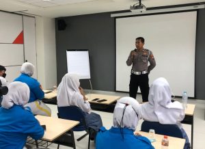 KEGIATAN PROGRAM SIM CAK TEJO GO TO SCHOOL DILAPANGAN SAFETY RIDING CENTER MPM HONDA SEDATI