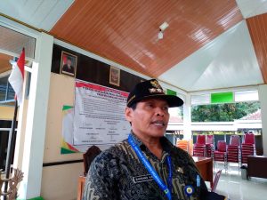 Pemerintah Desa Cibuyur dan Pihak Kecamatan Salurkan Bantuan Kewarga Yang Rumahnya Roboh