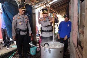 Polres Banjarnegara Gelar Bakti Sosial Bagi Warga Terdampak Bencana Tanah Longsor di Wanayasa