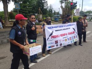 Puluhan Wartawan yang tergabung di Forum Wartawan Banjarnegara (FWB) bersama Relawan Banjarnegara,