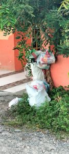 Oknum Petugas Kebersihan Lingkungan VIII Kelurahan Pancur Pungah Malas Bekerja .