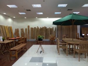 PT ToBe Utama Indonesia Tampilkan Produk Patung dan Furniture Kayu Jati di Pameran Lotte Shopping Avenued Living