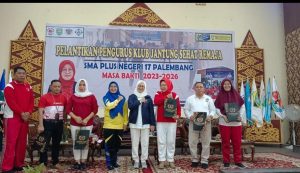 Ketua YJI Cabang Utama Sumsel Fauziah Mawardi Yahya Lantik KJSR SMAN 17 Palembang