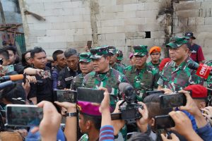 TNI Kerahkan Prajurit dan Peralatan Bantu Korban Kebakaran Depo Pertamina Plumpang