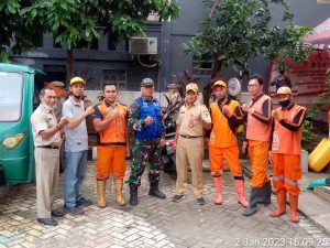 Motivasi Semangat Kerja PPSU di Berikan Arahan oleh Babinsa UKS