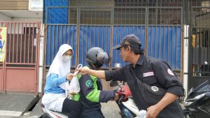 Dorong Semangat Berbagi,FWJI Korwil Jakarta Barat Bagikan Makanan Siap Saji