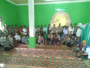 Kapolsek Buay Pemaca Antoni Steven, S.H., Bersama Personilnya Laksanakan Safari Sholat Jum’at Curhat Di Desa Sumberingin