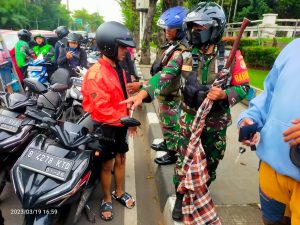 Ciptakan Kondusifitas Wilayah Aman, Babinsa Sertu Hartono dan Peltu Subiyanto Amankan Pemuda Membawa Sajam