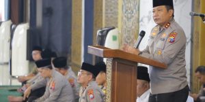 Kapolda Jatim Beri Himbauan Kamtibmas Saat Jum’at Curhat di Masjid Agung Surabaya