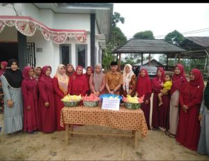 TP PKK Pekon Fajar Agung Lakukan Kegiatan Bagi Takjil kepada masyarakat