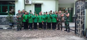 Jelang Buka Puasa, Koramil 01/Jatinegara dan Persit KCK Ranting-2 Berbagai Takjil