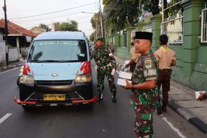 Ramadhan 1444 H, Kodim 0504/Jakarta Selatan Bagikan Takjil