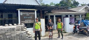 Ciptakan Situasi Yang Nyaman Dan Damai, Babinsa Koramil Ponggok Laksanakan Pengamanan Perayaan Paskah