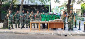 Indahnya Berbagi, Koramil 04/Pulogadung Bersama Persit KCK Ranting-5 Bagikan Takjil