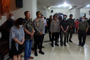 Pastikan Situasi Aman,Kapolres Metro Jakbar Cek Pengamanan Perayaan Jumat Agung di Sejumlah Gereja