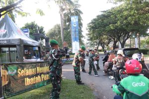 Berbagi Keberkahan di Bulan Ramadhan ,KOREM 051/wkt Berbagi Takjil Kepada Masyarakat