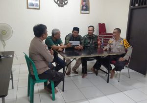 Babinsa Koramil 05/KJ Bersama Binmas dan Polisi RW Komsos Dengan Ketua RT di Wilayah