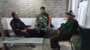 Antisipasi Kejahatan di Wilayah Binaan, Babinsa Koramil 05/KJ Patroli Siskamling Dengan Warga Binaan