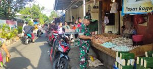 Masih Suasana Lebaran, Babinsa Koramil 05/KJ Terus Rutin Cek Harga Sembako di Pasar