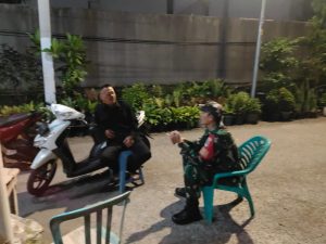 Babinsa Koramil 05/KJ Siskamling Dengan Anggota Keamanan Komplek Green Garden