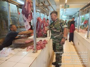 Usai Lebaran Idul Fitri 1444 H. Babinsa Koramil 05/KJ Terus Cek Harga Sembako di Pasar