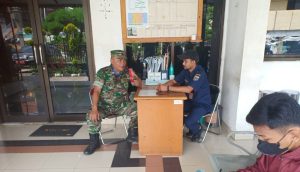 Pesan Babinsa Koramil 05/KJ Saat Komsos Dengan Anggota Pamdal Kel Sukabumi Selatan