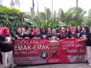 Ratusan Emak-Emak Militan Jarwo Deklarasi Menangkan Ganjar Pranowo Di Pilpres 2024