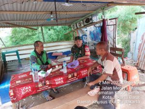 Tetap Jaga Kesehatan, Pesan Babinsa Koramil 05/KJ Saat Giat Komsos Dengan Para Gojek