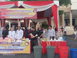 Polda jambi kembali memusnah kan narkontika jenis shabu 45.38. Kg dan extasi 24.874 butir