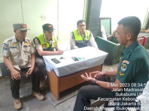Jalin Kebersamaan dan Komunikasi Yang Baik, Pesan Babinsa Koramil 05/KJ Saat Komsos di Wilayah