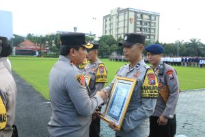 14 Personel Polresta Malang Kota Dapat Penghargaan Kapolda Jatim