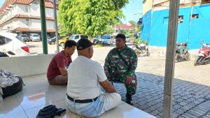Komsos Dengan Warga Binaan Babinsa Koramil 05/KJ Bahas Keamanan dan Kebersihan Lingkungan