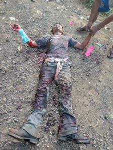 Breaking news, Pria Bersimpah Darah Di Temukan Di Pertigaan Simaling Diduga Karena Sabetan Senjata Tajam
