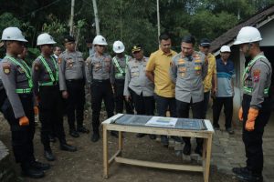 Polresta Malang Kota Gelar Kegiatan Kemanusiaan Bedah Rumah Sambut Hari Bhayangkara ke-77